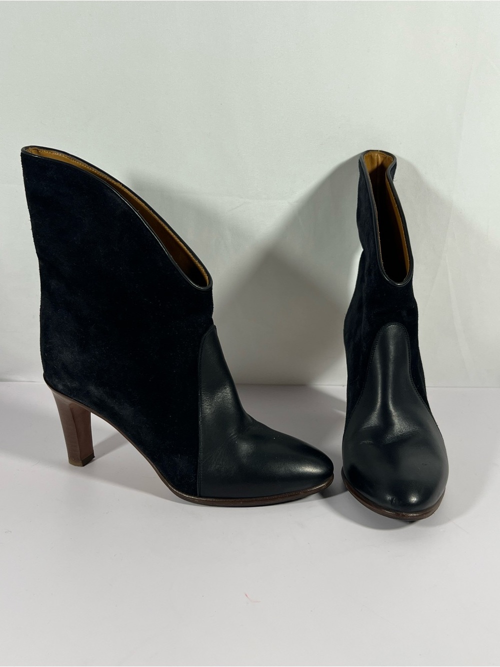 7811: Chloé Asymmetric Ankle Boots Leather Suede Black EU 35